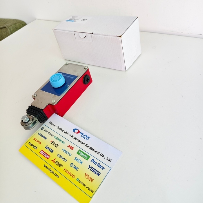 Schneider XY2CH13250 Latching Emergency Stop Rope Pull Switch with IP65 Rating 800,000 Cycles and 240V AC Operation