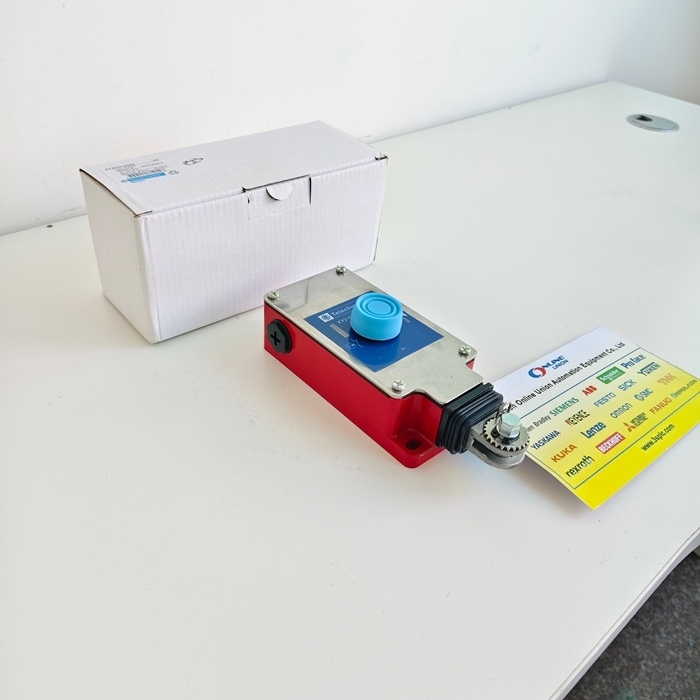 Schneider XY2CH13250 Latching Emergency Stop Rope Pull Switch with IP65 Rating 800,000 Cycles and 240V AC Operation